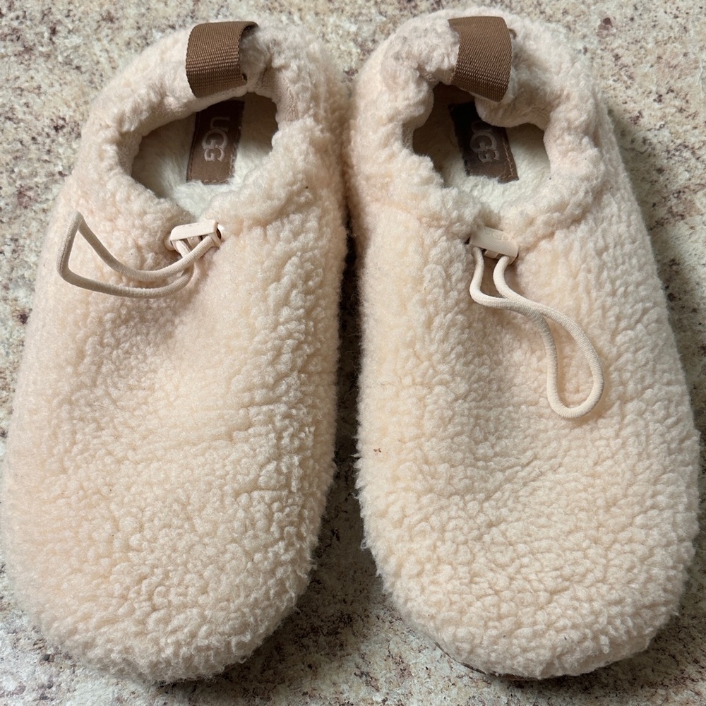UGG Tan Plushy Slippers Natural Chestnut